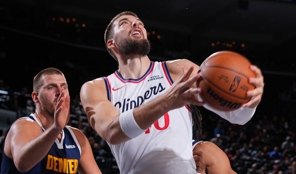 比赛刚开始, 约翰逊, 篮板 比赛刚开始, 约翰逊, 篮板